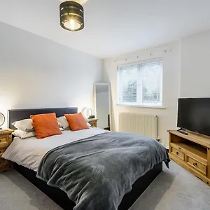 stylish-2-bedroom-apartment-central-exeter-parking-on-site.exeterhotels.net/